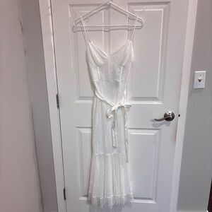 Lulu’s white lace dress